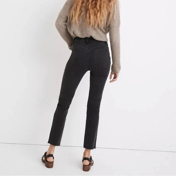 Madewell Petite Stovepipe Jeans in Banberry Wash (faded black) - Picture 4 of 16
